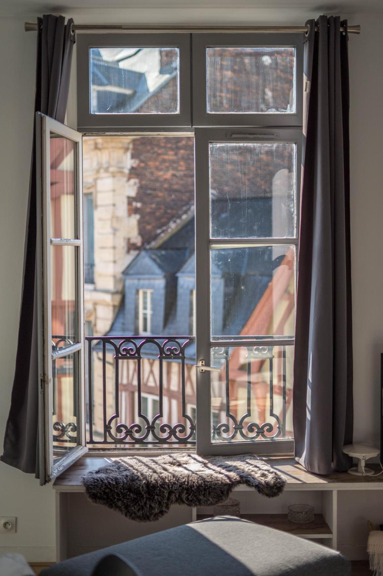 Charming City Center Flat รูออง ภายนอก รูปภาพ