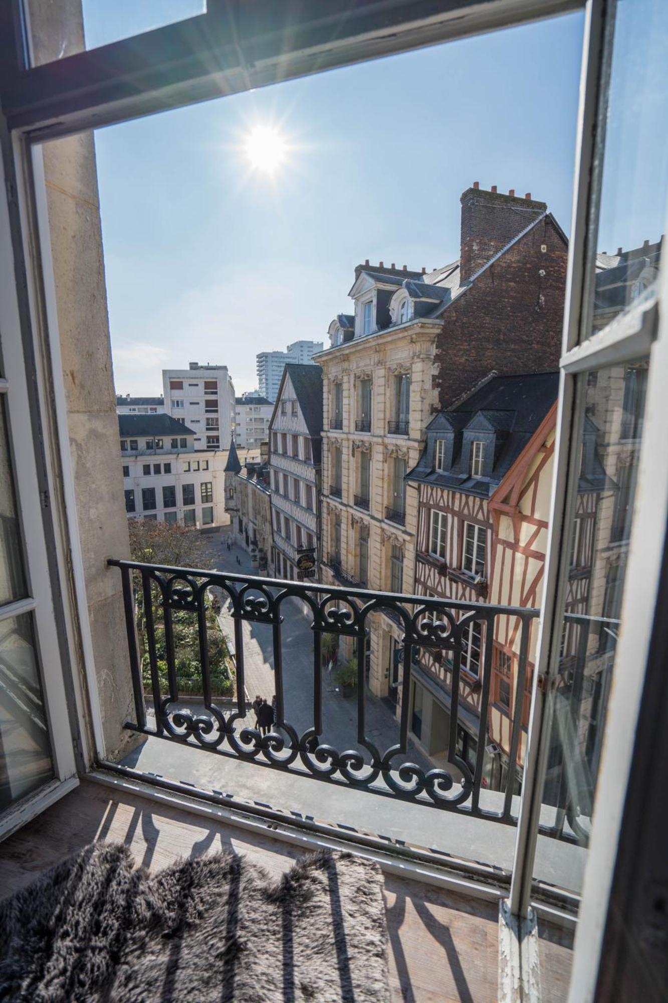 Charming City Center Flat รูออง ภายนอก รูปภาพ