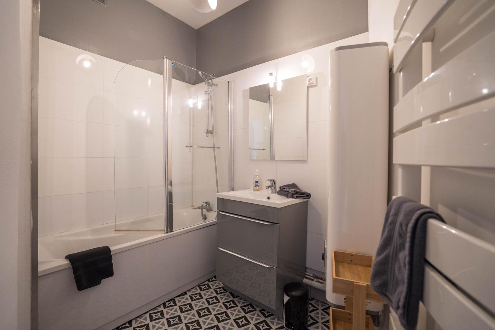 Charming City Center Flat รูออง ภายนอก รูปภาพ
