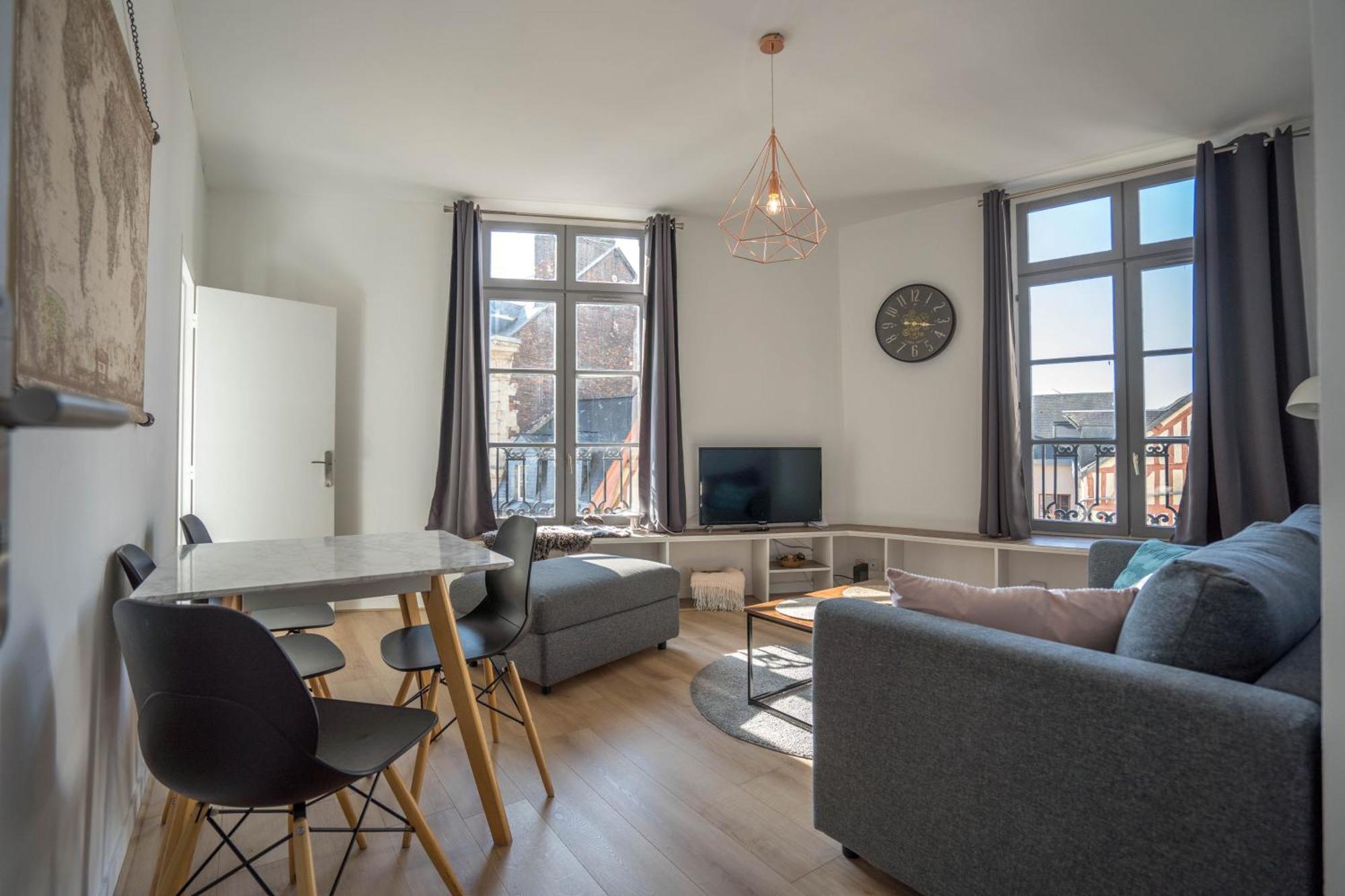 Charming City Center Flat รูออง ภายนอก รูปภาพ